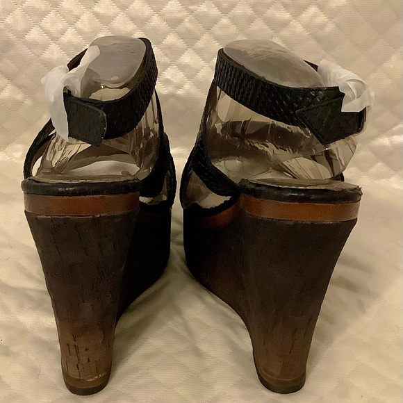 Gently used FERGIE RUSHER WEDGE SANDAL BLACK SNAKE STRAPS - Picture 5 of 7